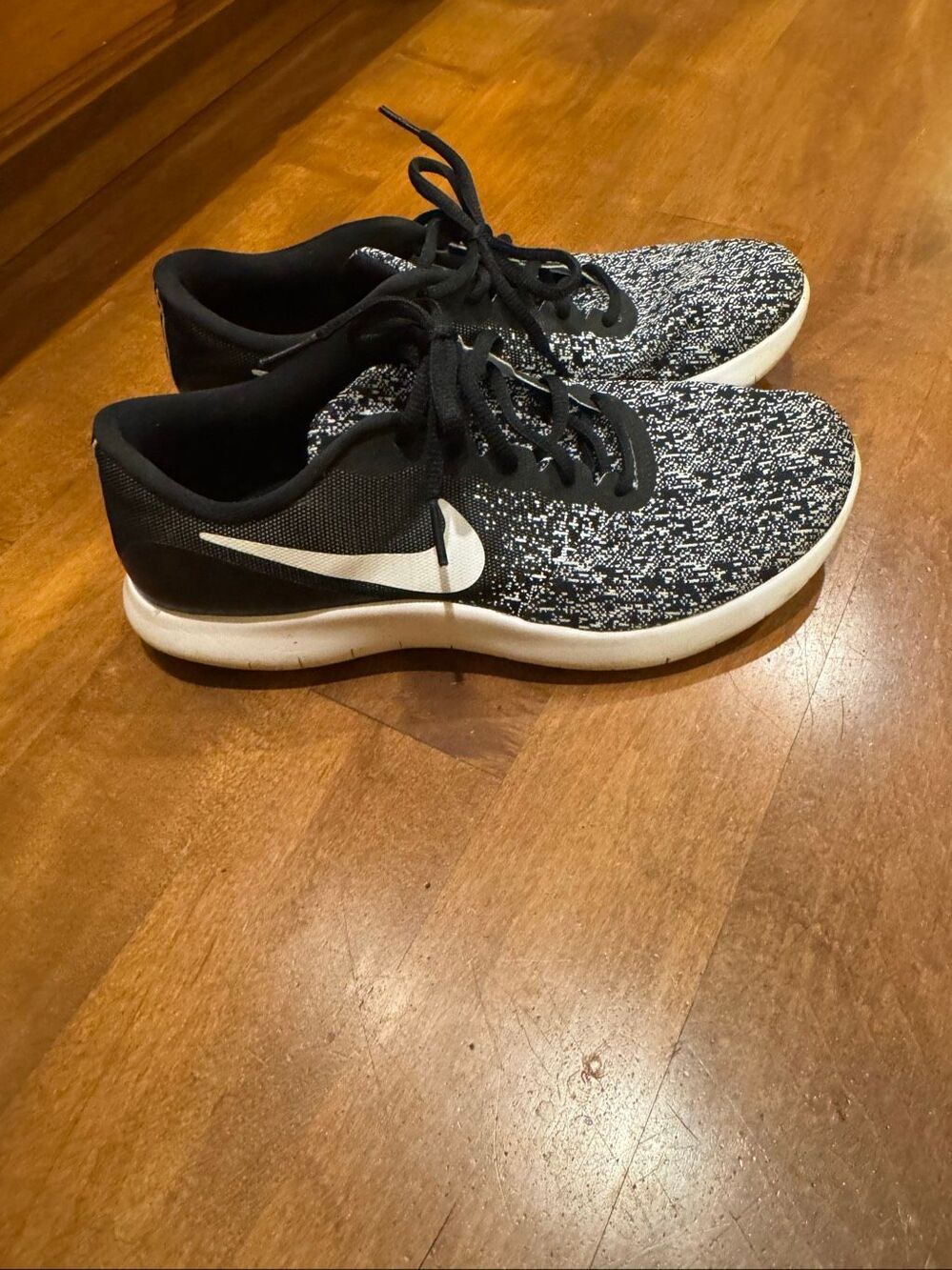Nike Flex Contact 908995-002 Women’s 9.5 Black White Knit Running Shoes